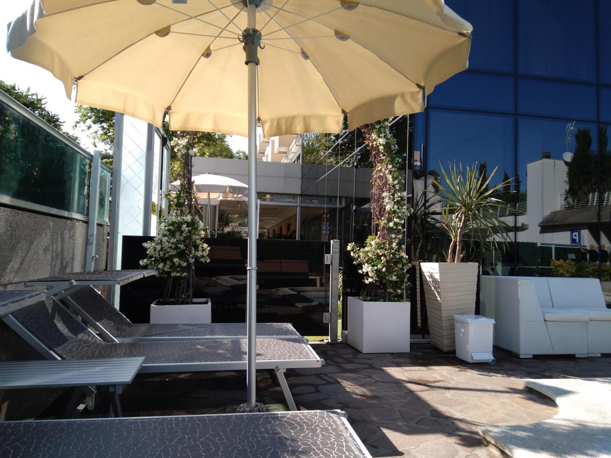 Hotel Poker Riccione Exteriör bild