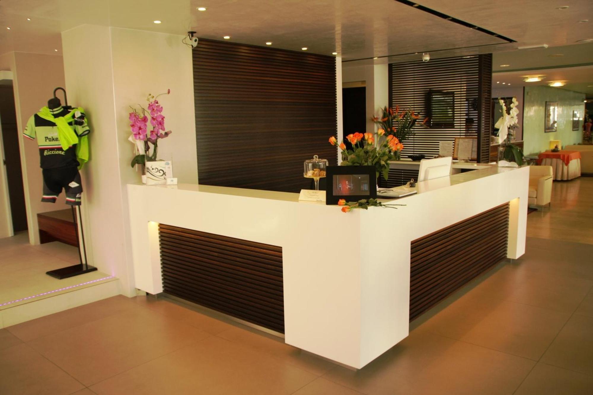 Hotel Poker Riccione Exteriör bild