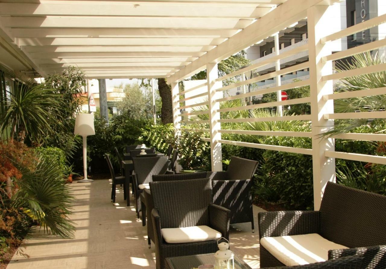 Hotel Poker Riccione Exteriör bild