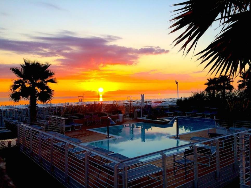 Hotel Poker Riccione Exteriör bild