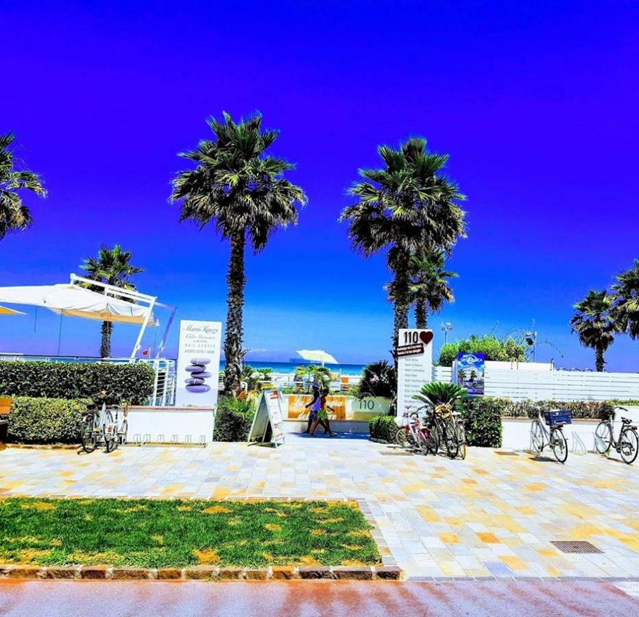 Hotel Poker Riccione Exteriör bild